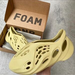 Yeezy foam runners “sulfer”